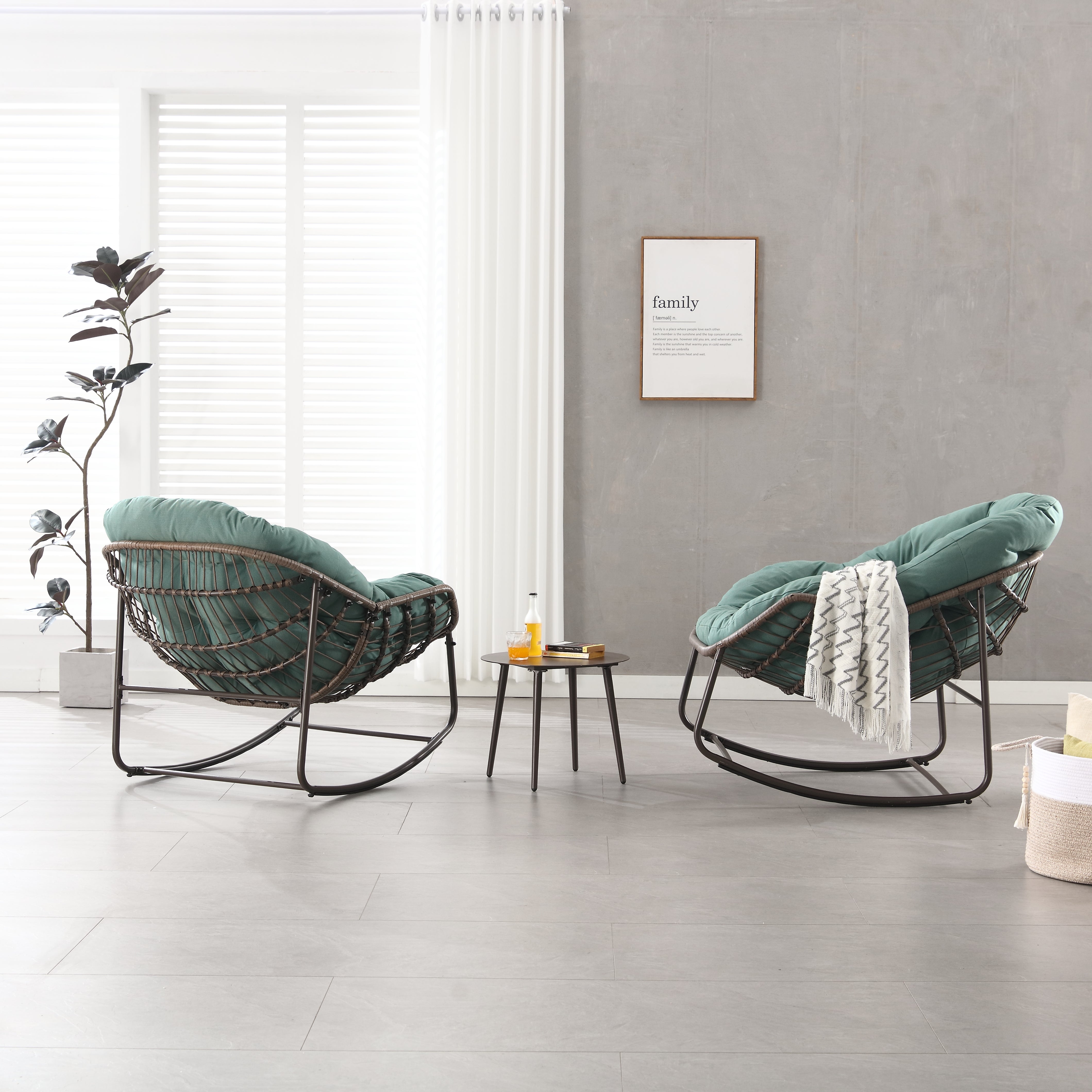 Outdoor Schaukelstuhl aus Rattan – Gemütlicher Lounge Sessel mit Polster und Stahlrahmen