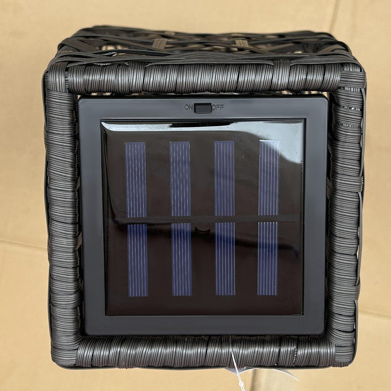 Dekorative Solar-Gartenleuchte im Rattan-Design für stimmungsvolle Außenbeleuchtung