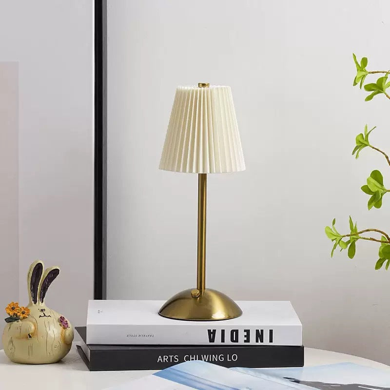 Plissierte Stoff Tischlampe Elegante Nachttischlampe mit warmem Licht