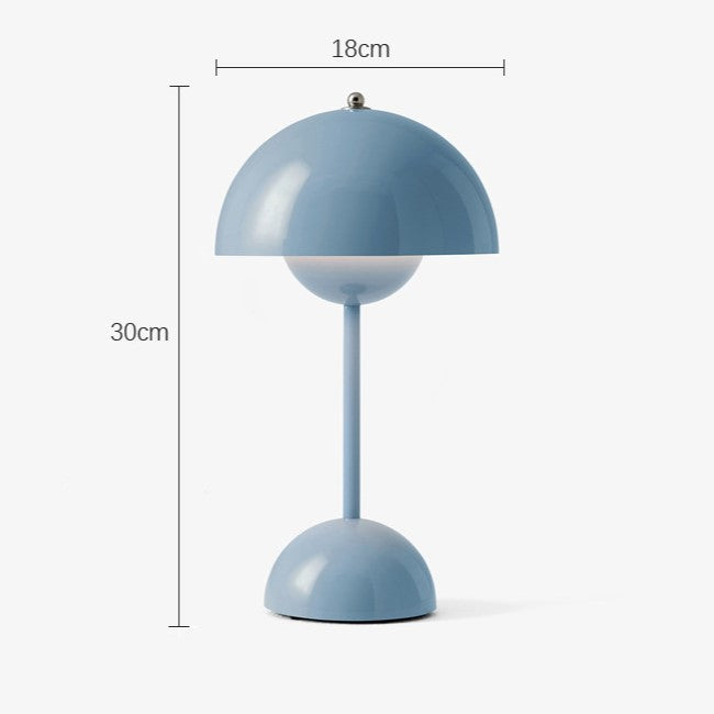 Nachttischlampe in Knospenform für stimmungsvolle Atmosphäre
