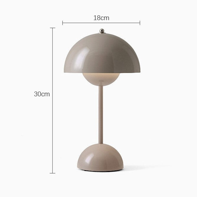 Nachttischlampe in Knospenform für stimmungsvolle Atmosphäre