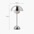 Nachttischlampe in Knospenform für stimmungsvolle Atmosphäre