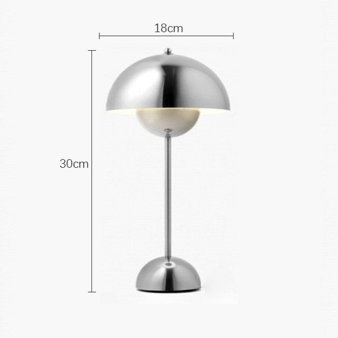 Nachttischlampe in Knospenform für stimmungsvolle Atmosphäre