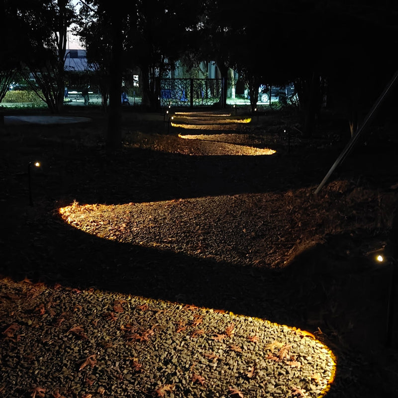 Moderne Solar-Gartenleuchte mit Erdspieß