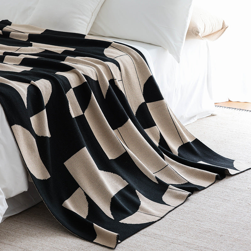 Strickdecke mit geometrischem Muster – Doppelseitige Wohndecke für stilvolle Wohnräume