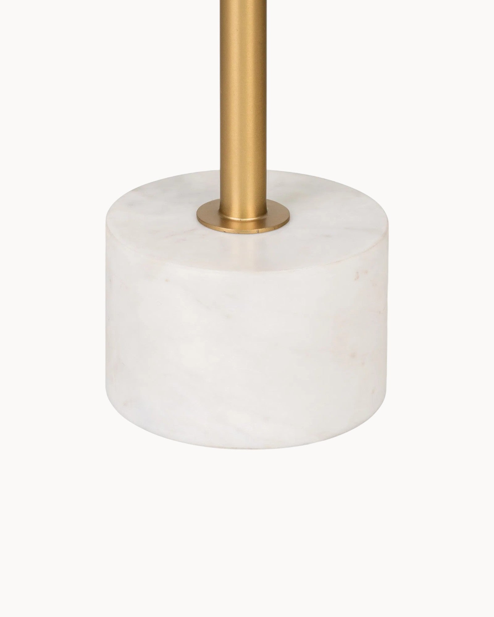 Lecco Beistelltisch – Marmor & Messing, Ø41 cm, H58 cm