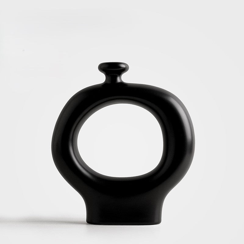 Künstlerische Keramikvase aus Porzellan – Skulpturales Design im nordischen Wabi-Sabi Stil