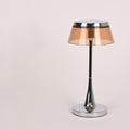 Minimalistische, wiederaufladbare Tischleuchte für stimmungsvolle Bar-Atmosphäre