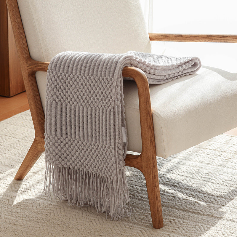 Strickdecke mit Fransen – Weiche Wohndecke im modernen Strukturdesign