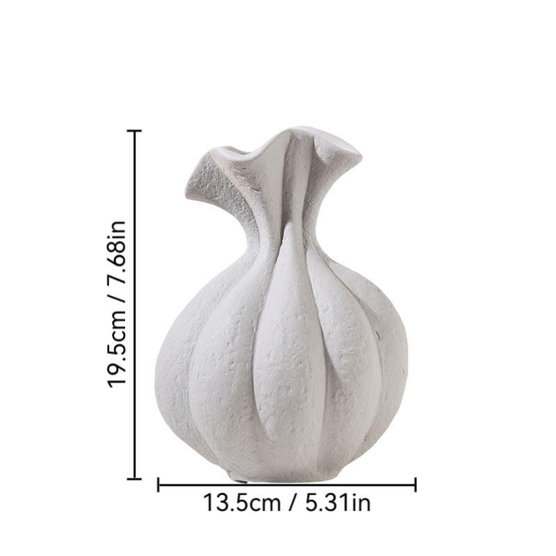 Skulpturale Keramikvase im Wabi-Sabi Stil – Modernes Deko-Objekt mit organischer Form