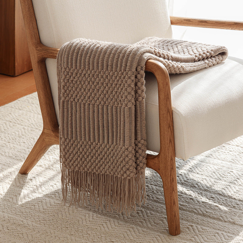 Strickdecke mit Fransen – Weiche Wohndecke im modernen Strukturdesign