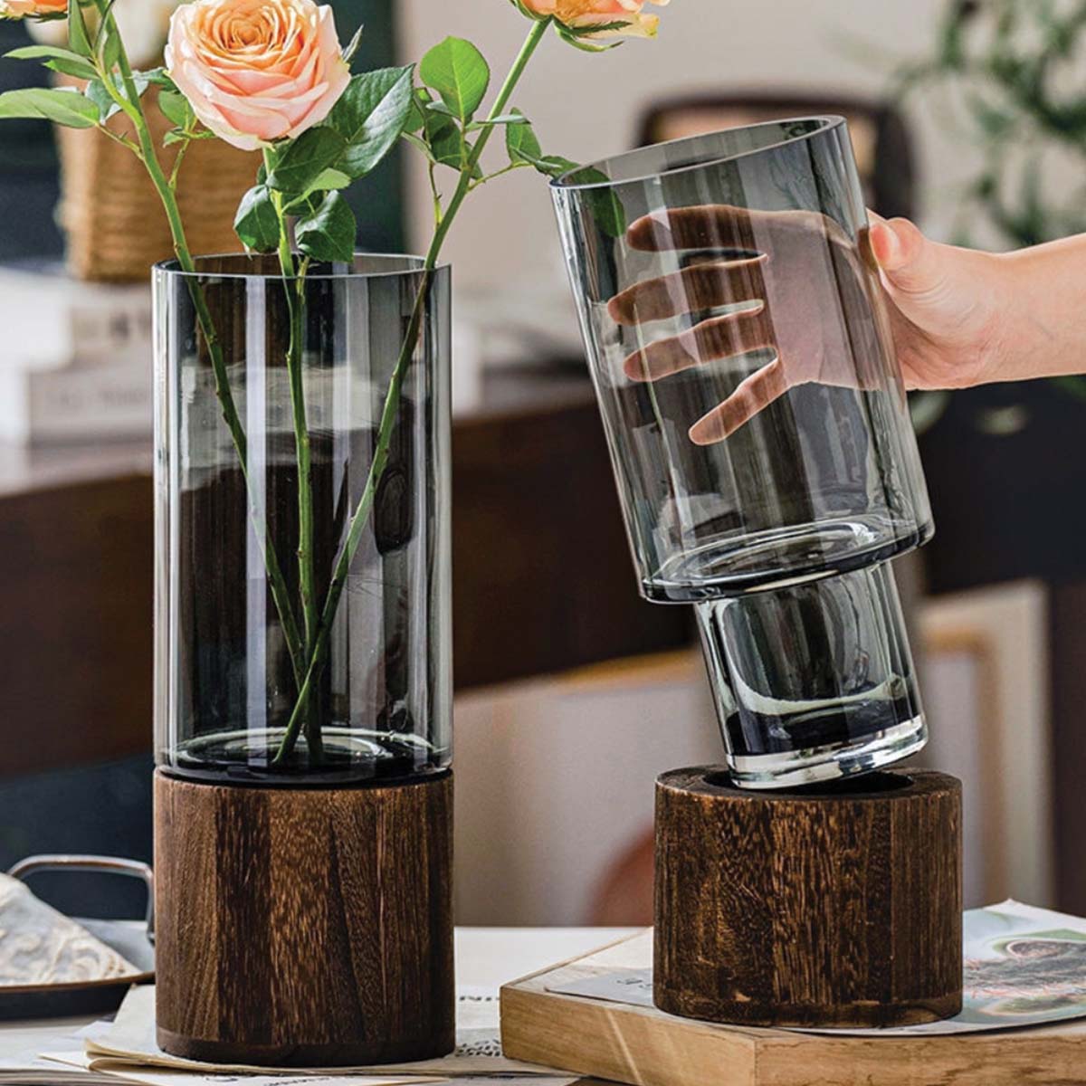 Blumenvase aus Glas und Holz