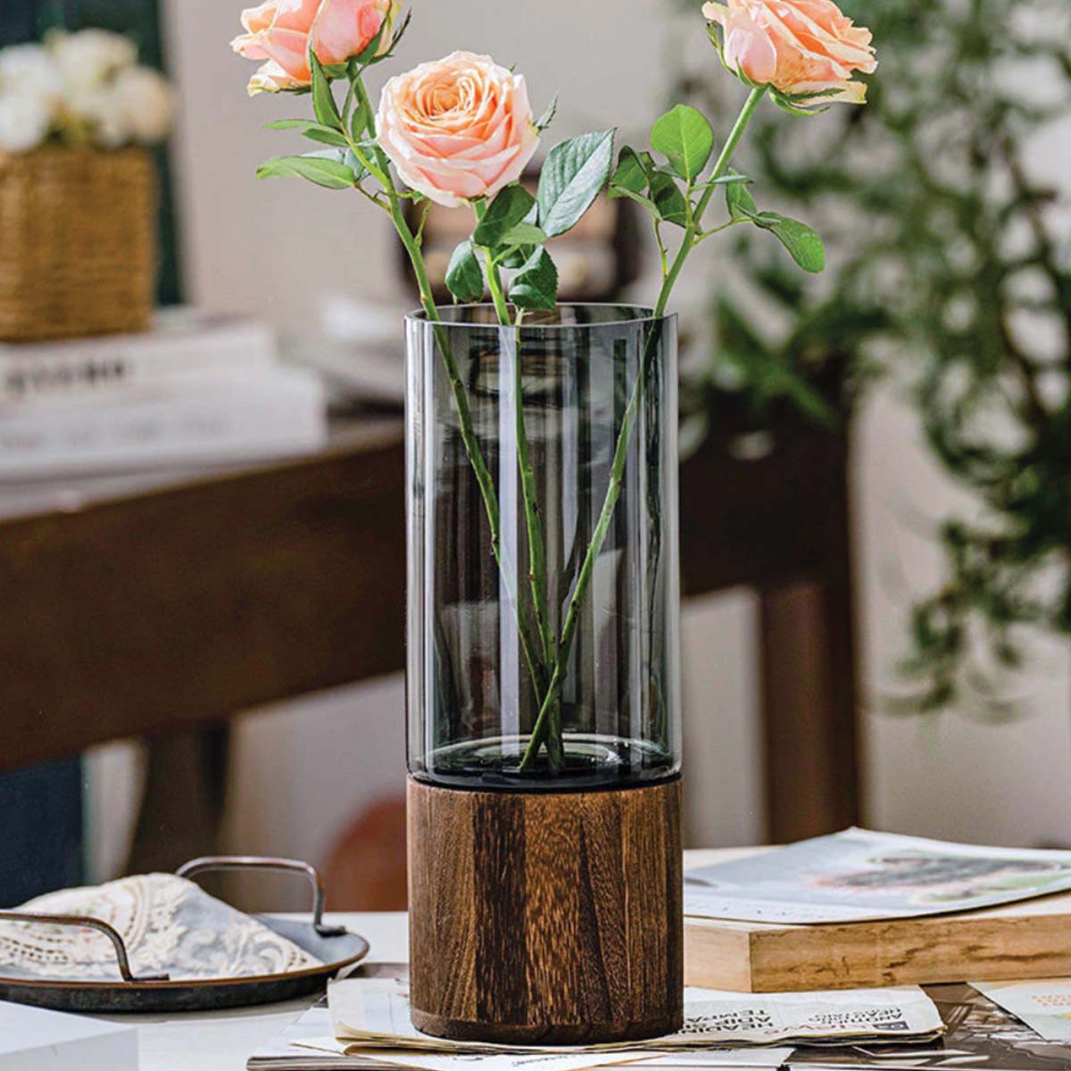 Blumenvase aus Glas und Holz