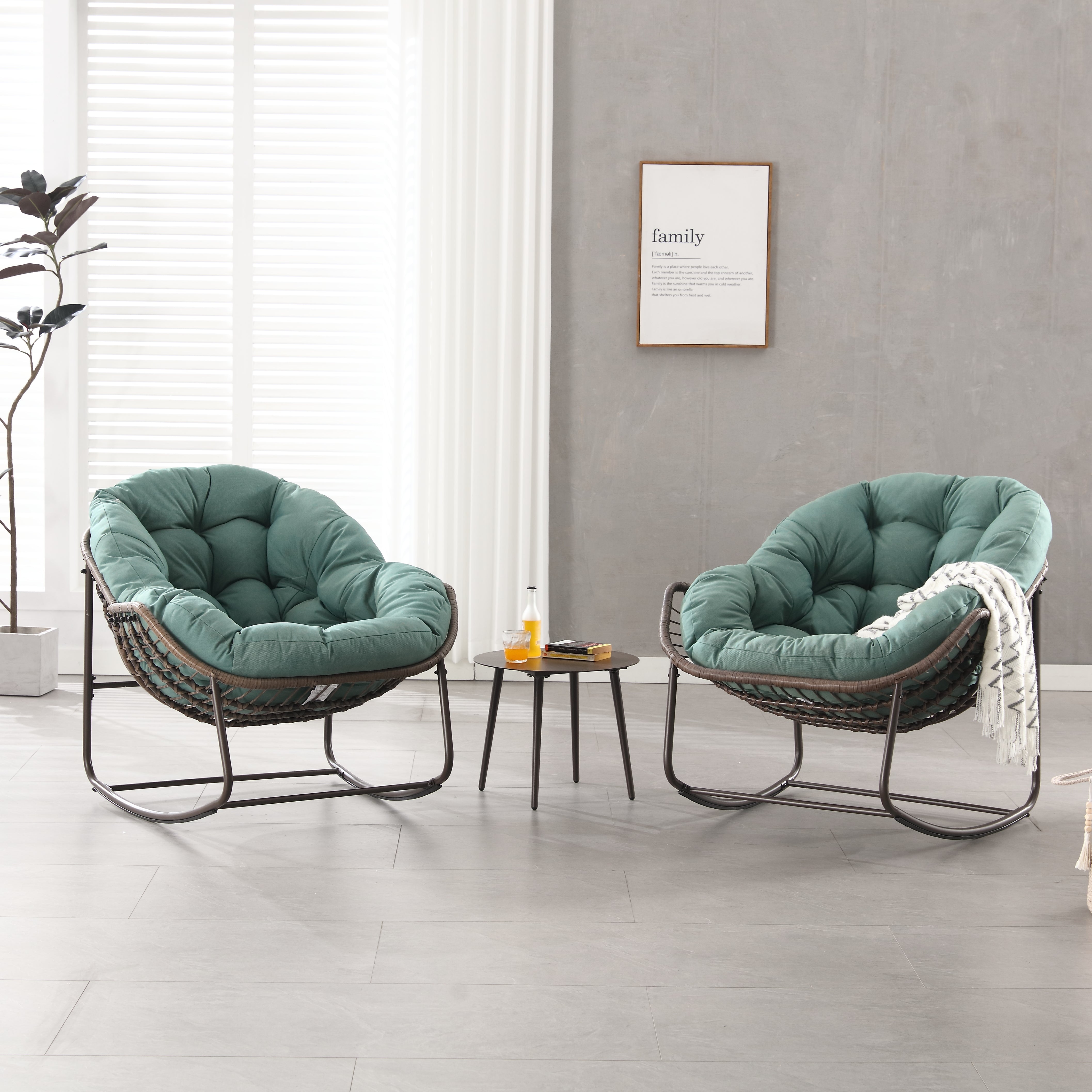 Outdoor Schaukelstuhl aus Rattan – Gemütlicher Lounge Sessel mit Polster und Stahlrahmen