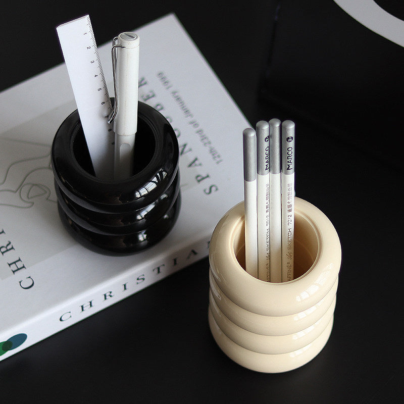 Nordischer Make-up Pinselhalter aus Resin – Minimalistischer Organizer mit skulpturalem Design