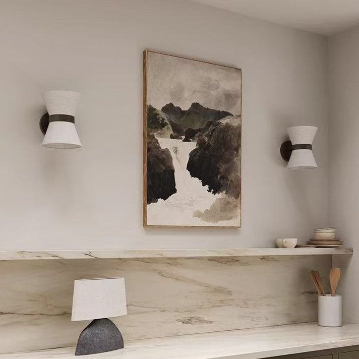 Minimalistische Wandleuchte aus Wabi-Sabi-Stoff
