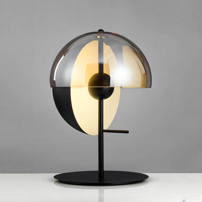 Moderne Designer Tischlampe im Bauhaus Stil mit Glas-Schirm