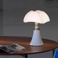 Italienische Designer Tischlampe im Bat-Stil