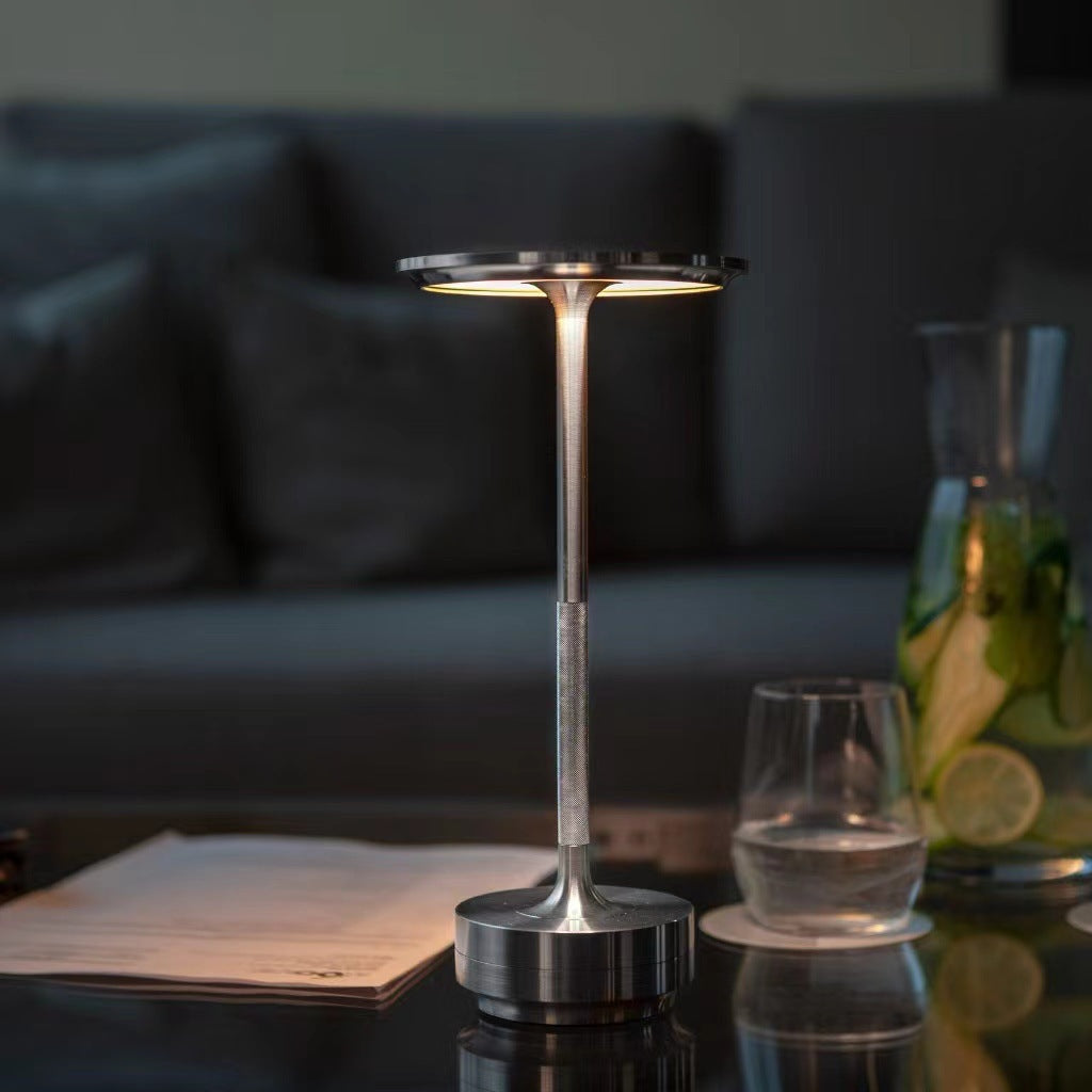 Tragbare Ambientelampe aus Aluminium im Industrie-Touch-Design