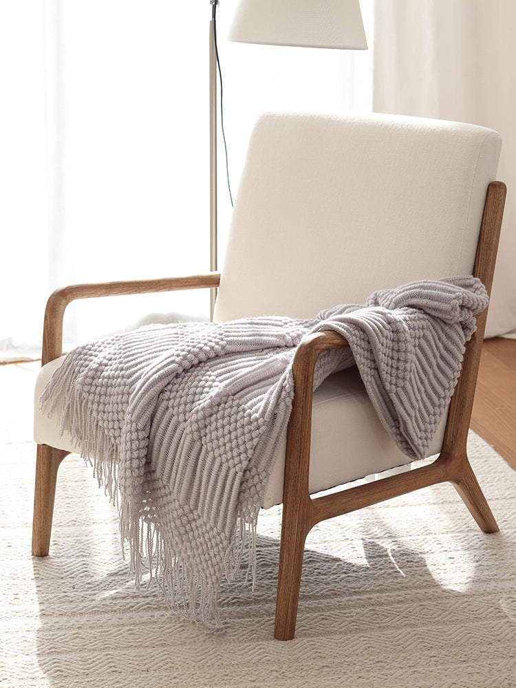 Strickdecke mit Fransen – Weiche Wohndecke im modernen Strukturdesign