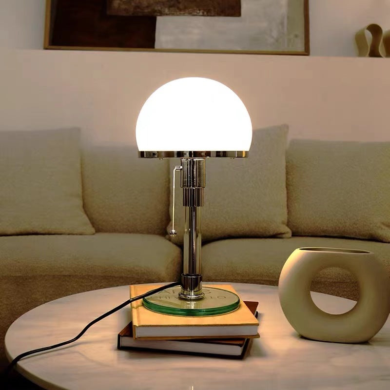 Bauhaus Tischlampe mit Zugschalter – Glaslampe im modernen Design
