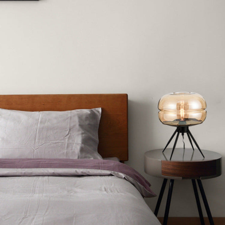 Moderne Designer Tischlampe mit Glas-Schirm im skandinavischen Stil