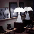 Italienische Designer Tischlampe im Bat-Stil