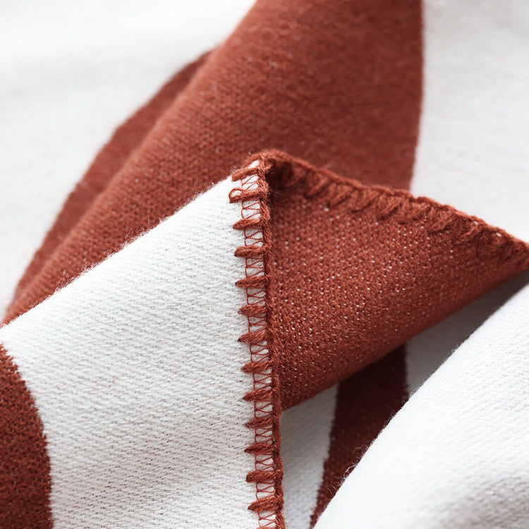 Jacquard Wohndecke in Cashmere-Optik – Weiche Strickdecke im nordischen Stil
