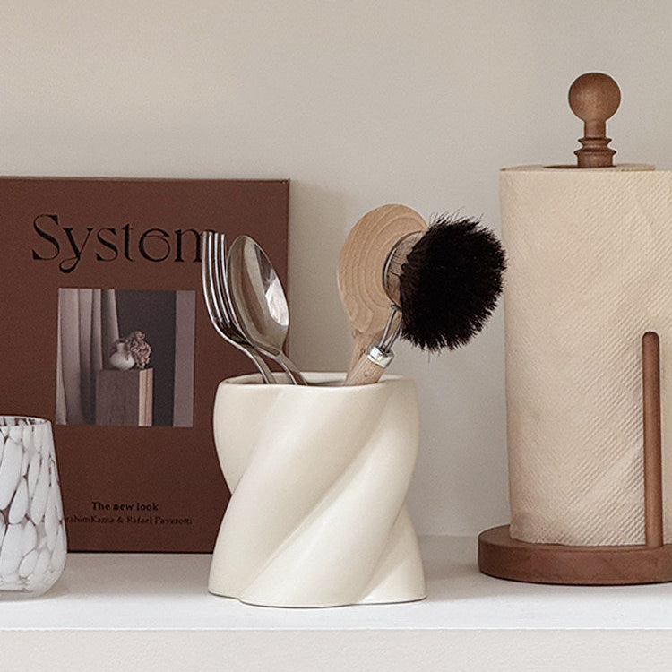 Minimalistischer Keramik Utensilienhalter im skulpturalen Design