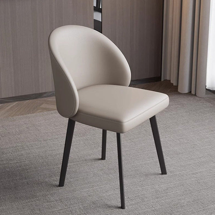 Minimalistischer Esszimmerstuhl im italienischen Creme-Stil