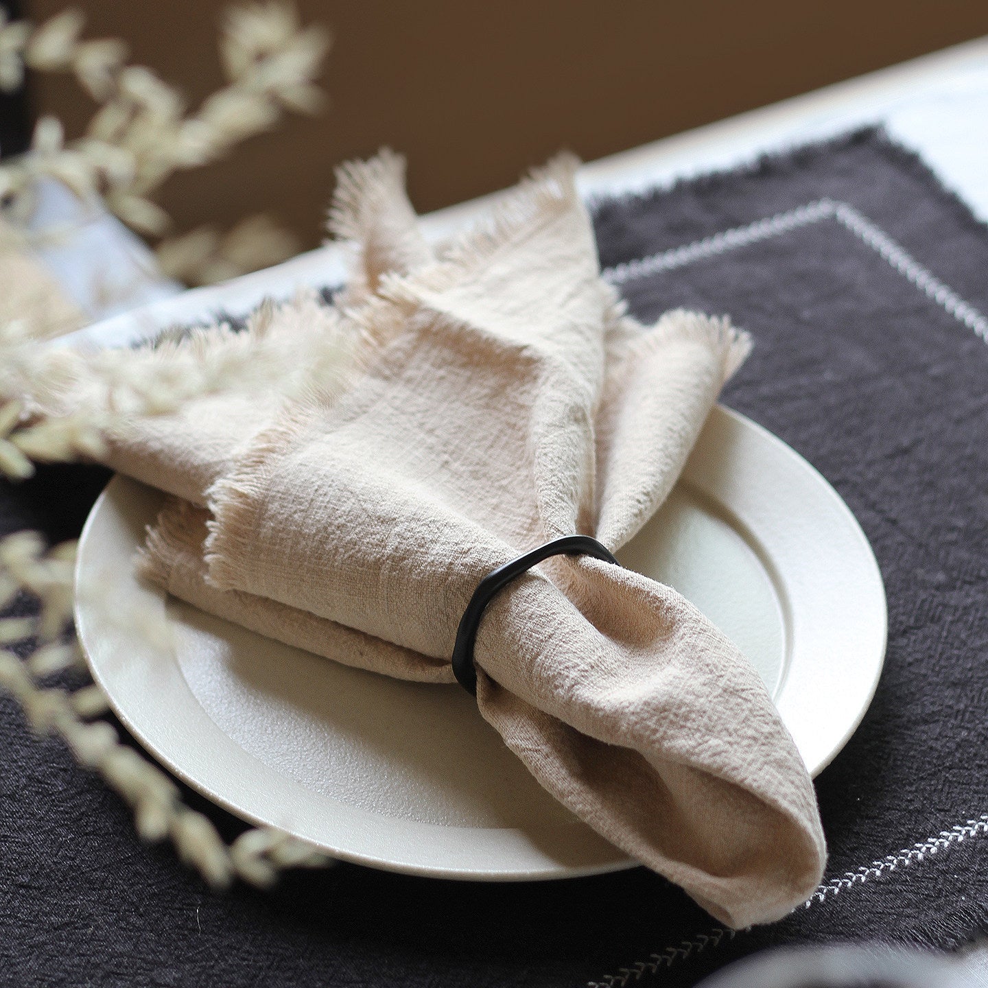 Serviette aus einfarbiger Ramie-Baumwolle mit Fransenrand