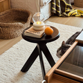 Runder Hocker aus Massivholz im Wabi-Sabi-Stil