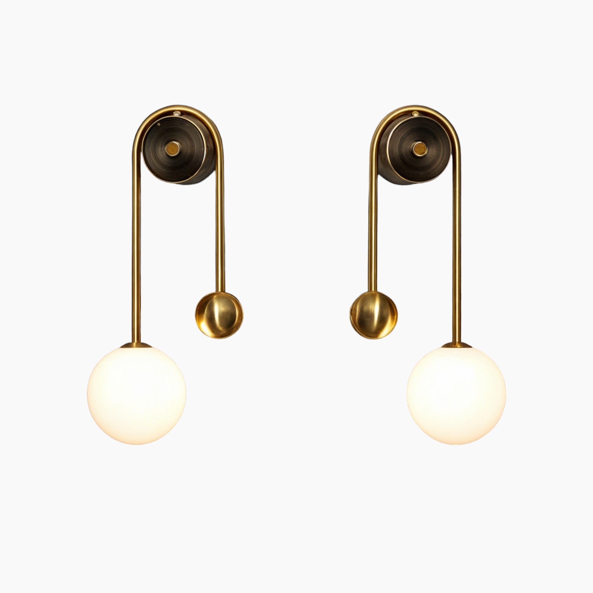 Nordic Gold Wall Sconces - Elegantes Gold und weißes Glas, G9 LED-Lampen, gebürstetes Messing, Wandmontage