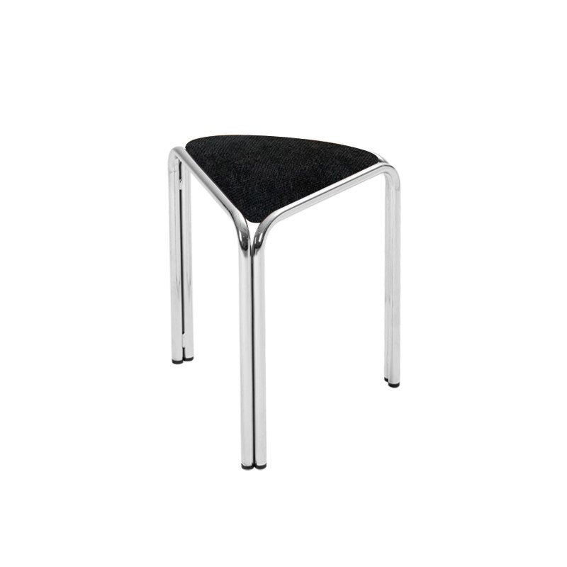 Dreieckiger Stoffhocker im Bauhaus-Stil